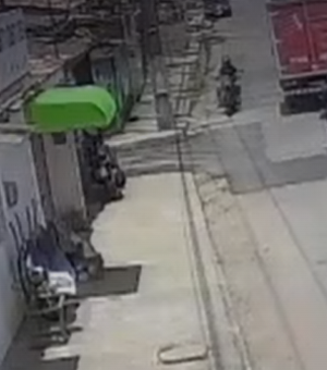 Homem baleado na cabeça em plena luz do dia é gerente do tráfico de drogas