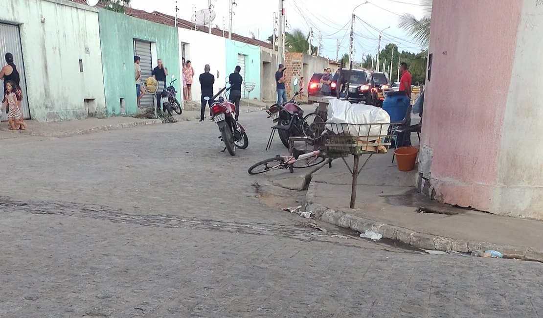 [Vídeo] Com a presença do Secretário de Segurança Pública, tarado da motocicleta é preso em Arapiraca