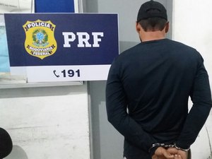 Foragido da Justiça de Pernambuco é preso em abordagem na BR-104, em Alagoas
