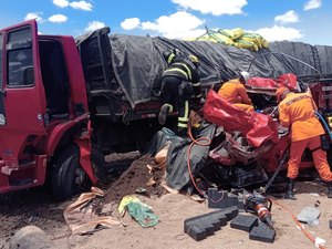 Vítima fatal de colisão entre caminhões registrada no Sertão estava indo para o velório da mãe em Pernambuco