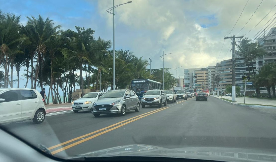 [Vídeo] G20: trânsito na orla de Maceió apresenta congestionamento nesta sexta (13)