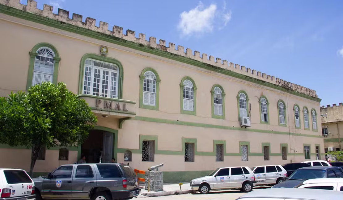 Subcomandante de unidade da PM de AL é denunciado por agredir a esposa, também policial militar