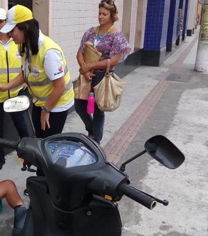 Homem é amarrado após assediar mulher na frente do marido