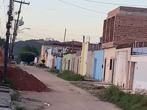 Moradores cobram calçamento de rua no bairro Bom Sucesso, em Arapiraca
