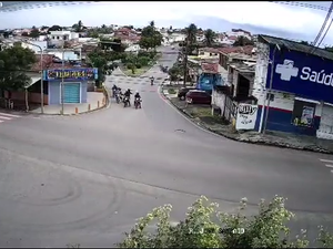 Vídeo mostra motociclista sendo executado no semáforo em Palmeira dos Índios
