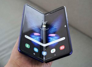 Primeiro celular dobrável chega ao mercado brasileiro por R$ 12.999