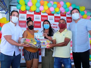 Remanescentes de quilombo em Penedo recebem cesta básica e cartão do Programa CRIA