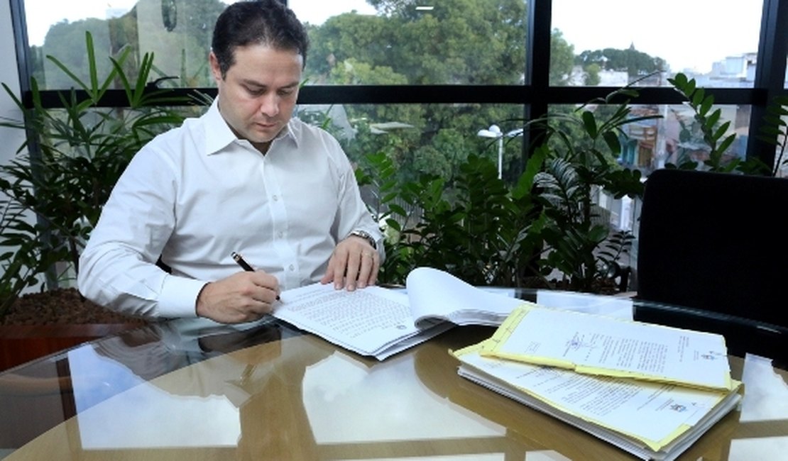 Governador homologa concurso da Uncisal para cargos de nível superior e fundamental