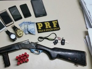 PRF detém suspeitos de arrastão e recupera motocicletas roubadas na BR-104