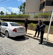 Homem tenta furtar carro, fica preso dentro do veículo e é detido na Jatiúca