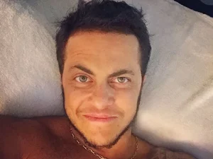 Filho de Bolsonaro felicita Thammy por cargo, mas o chama no feminino