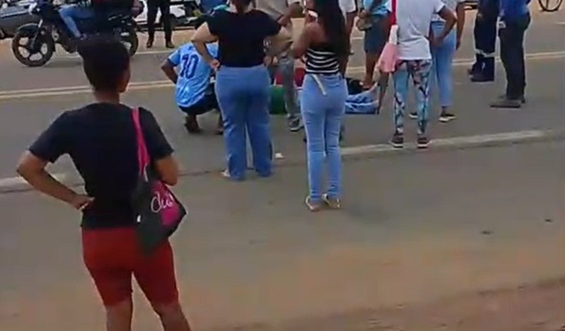 Colisão entre carro e moto deixa duas pessoas feridas em Palmeira dos Índios