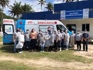 Prefeita Jeannyne entrega nova ambulância em Jequiá da Praia