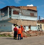 Três pessoas ficam presas em desabamento no bairro da Ponta Grossa