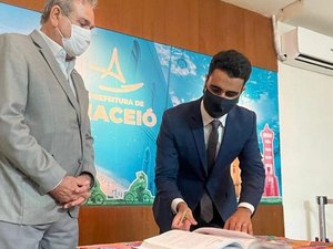 Ronaldo Lessa assume prefeitura de Maceió durante viagem de JHC ao exterior