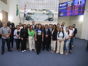 Estudantes de Direito participam de imersão na ALE guiados pela deputada Gabi Gonçalves