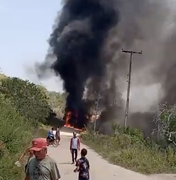 [Vídeo] Ônibus escolar de Cacimbinhas sofre pane e pega fogo enquanto transportava crianças