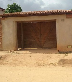 Moradores da Vila Fernandes denunciam residências