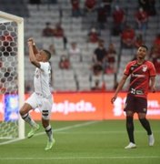 Santos vence Athletico em Curitiba e respira na luta contra o rebaixamento