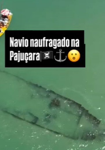 [Vídeo] Maré baixa revela naufrágio de embarcação na Praia de Pajuçara, em Maceió