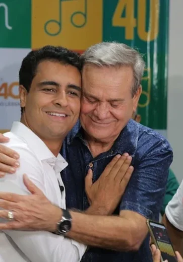 Ronaldo Lessa cumpre desafio na roda-gigante após JHC anunciar concurso