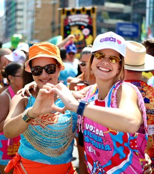 Prefeita Ceci participa das prévias carnavalescas de Maceió e destaca respeito às mulheres no carnaval