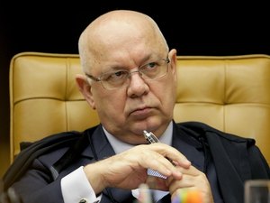 Em áudio da cabine, piloto que levava Teori menciona chuva e não relata falhas