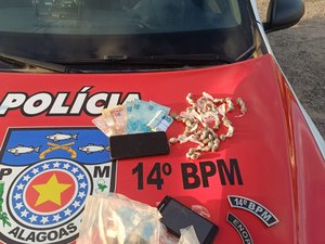 Jovem casal é preso acusado de tráfico de drogas no município de Jundiá