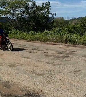 Buracos em rodovias recém pavimentadas causam acidentes com vítimas no Sertão