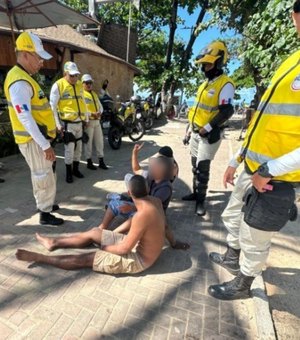 Turistas colombianos se envolvem em briga em barraca de praia na Pajuçara
