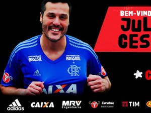 Goleiro Julio Cesar volta ao Flamengo com contrato de 3 meses