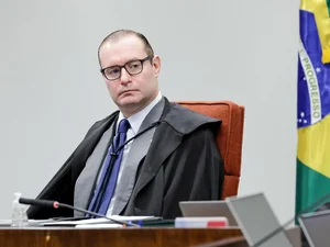 Zanin dá quarto voto e define condenação de Bolsonaro por tentativa de golpe