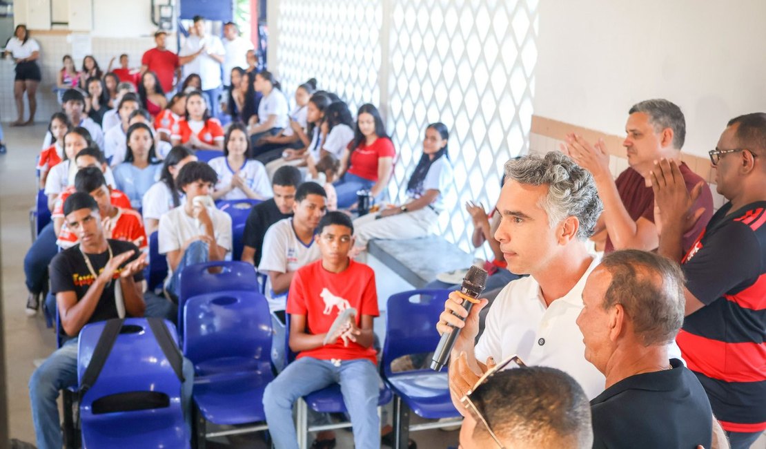Rafael Brito alerta jovens sobre prejuízos dos jogos online