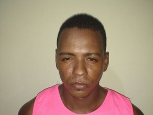 Lavador de carro sai pra dar passeio e acaba preso com arma