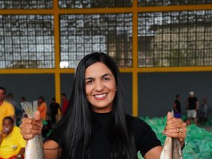 Prefeita Márcia reforça tradição e distribui mais de 25 toneladas de peixe à população