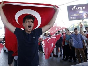 Erdogan pede aos EUA extradição de clérigo acusado de liderar tentativa de golpe