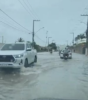 Chuva intensa atinge Arapiraca durante a madrugada e Defesa Civil emite alerta