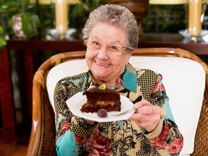 Palmirinha volta a ser internada oito dias após receber alta