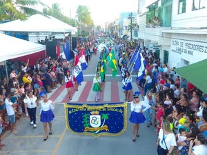 Desfile de Emancipação Política de Alagoas encanta Maragogi