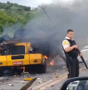 [Vídeo] Bandidos explodem carro forte na BR-110, em Pernambuco