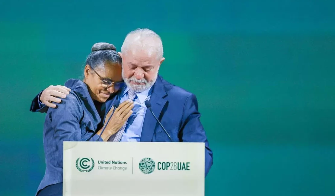 Lula se emociona ao ceder discurso para Marina Silva na COP28