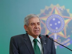 STF concedeu prisão domiciliar humanitária a Heleno e mais 20 e negou para Bolsonaro e outros 16