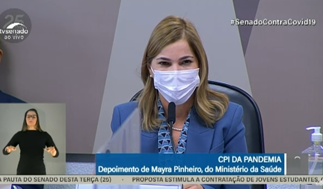 Renan Calheiros questiona secretária sobre possível pressão de Bolsonaro