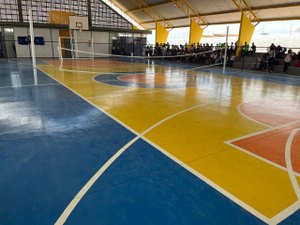 [Vídeo] Luciano Barbosa inaugura ginásio poliesportivo em escola do Cangandu, zona rural de Arapiraca