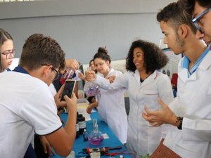 Alunos da Escola Premem mostram experimentos científicos na 3ª ExposInte