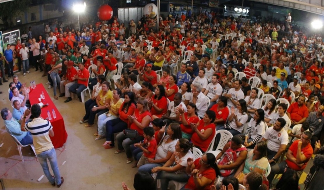 Renan Filho promete obras estruturais em periferia de Maceió