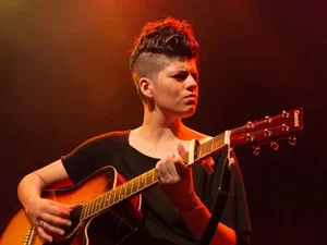 Atriz que viveu Cássia Eller no teatro desabafa após anúncio de filme
