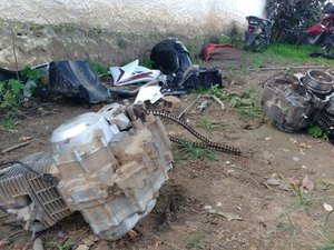 Radialista descobre que moto roubada virou carcaça