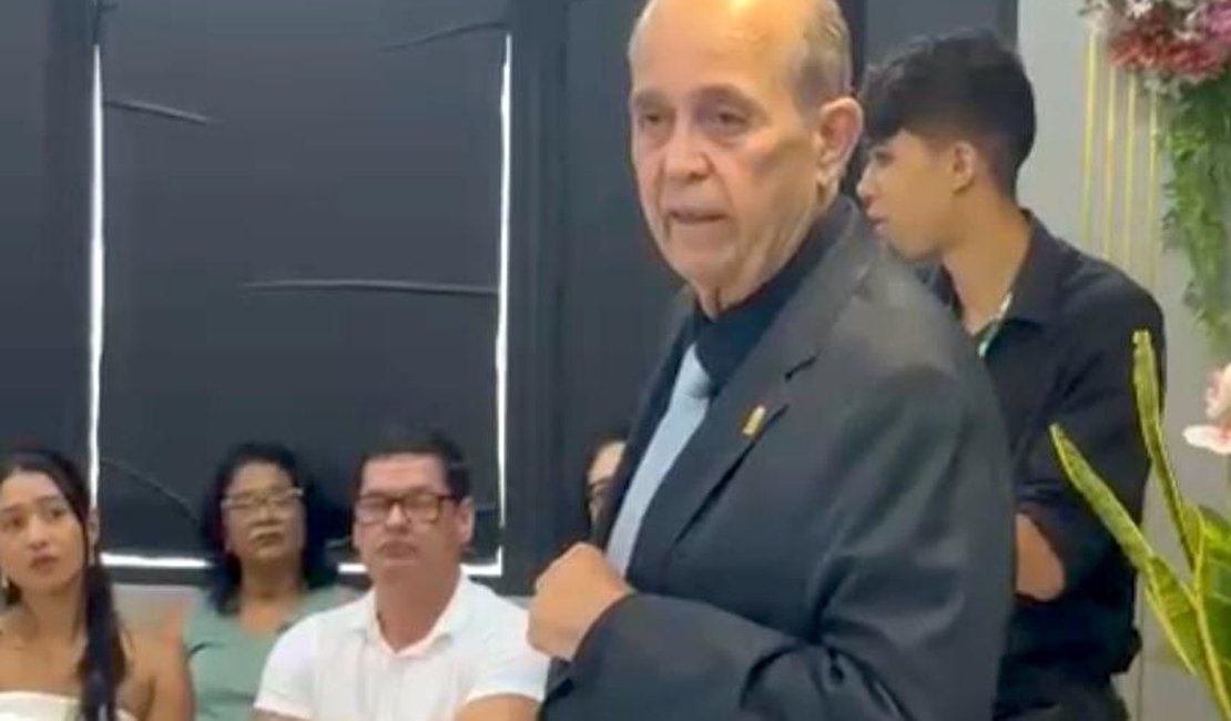 Celyrio Adamastor destaca a constituição familiar em casamento coletivo