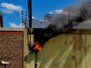 [Vídeo] Incêndio atinge contador de energia em residência no bairro Novo Horizonte